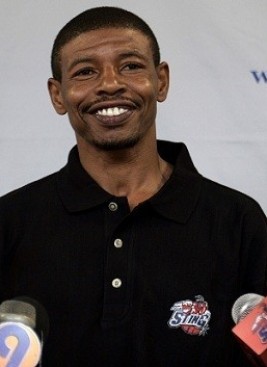 How tall is Muggsy Bogues?
